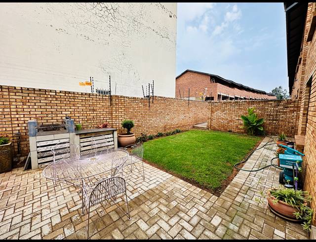 2 BEDROOM TOWNHOUSE FOR SALE IN ALBEMARLE